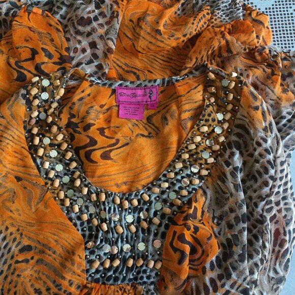 Orange color Paisley style blouse, with sequins shiny and wood beaded details - Picture 9 of 12